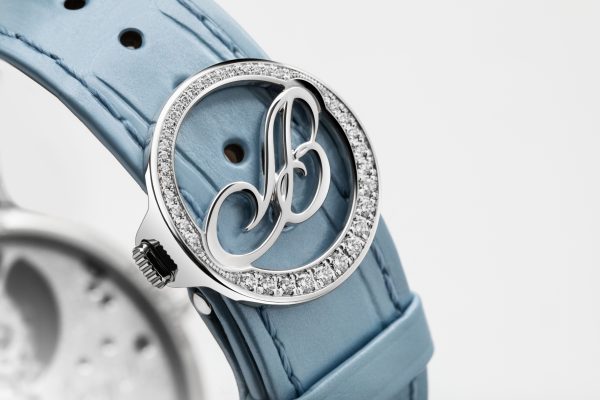 The sky blue alligator leather strap is equipped with a Breguet triple blade folding clasp in 18 carat white gold The sky blue alligator leather strap is equipped with a Breguet triple blade folding clasp in 18 carat white gold