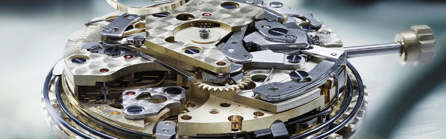 How to Properly Wind Your Manual Winding Watch